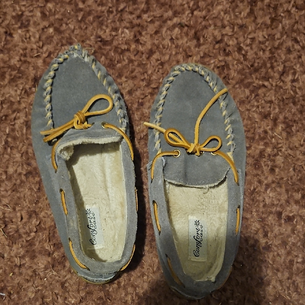 Women's Gray Slippers with Tan Accents
